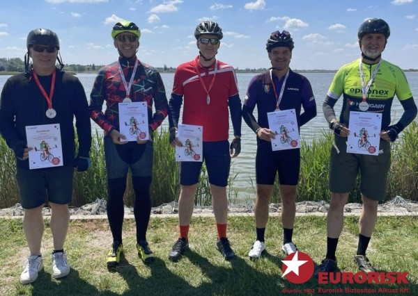 Piros Orr Bohócdoktorok Tókerülő Bringázás